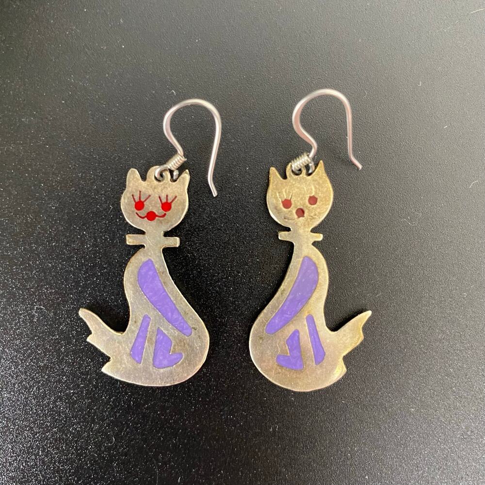 Vintage Alpaca Silver Purple Inlay Sitting Cat Dangle Earrings Enamel MCM Artsy